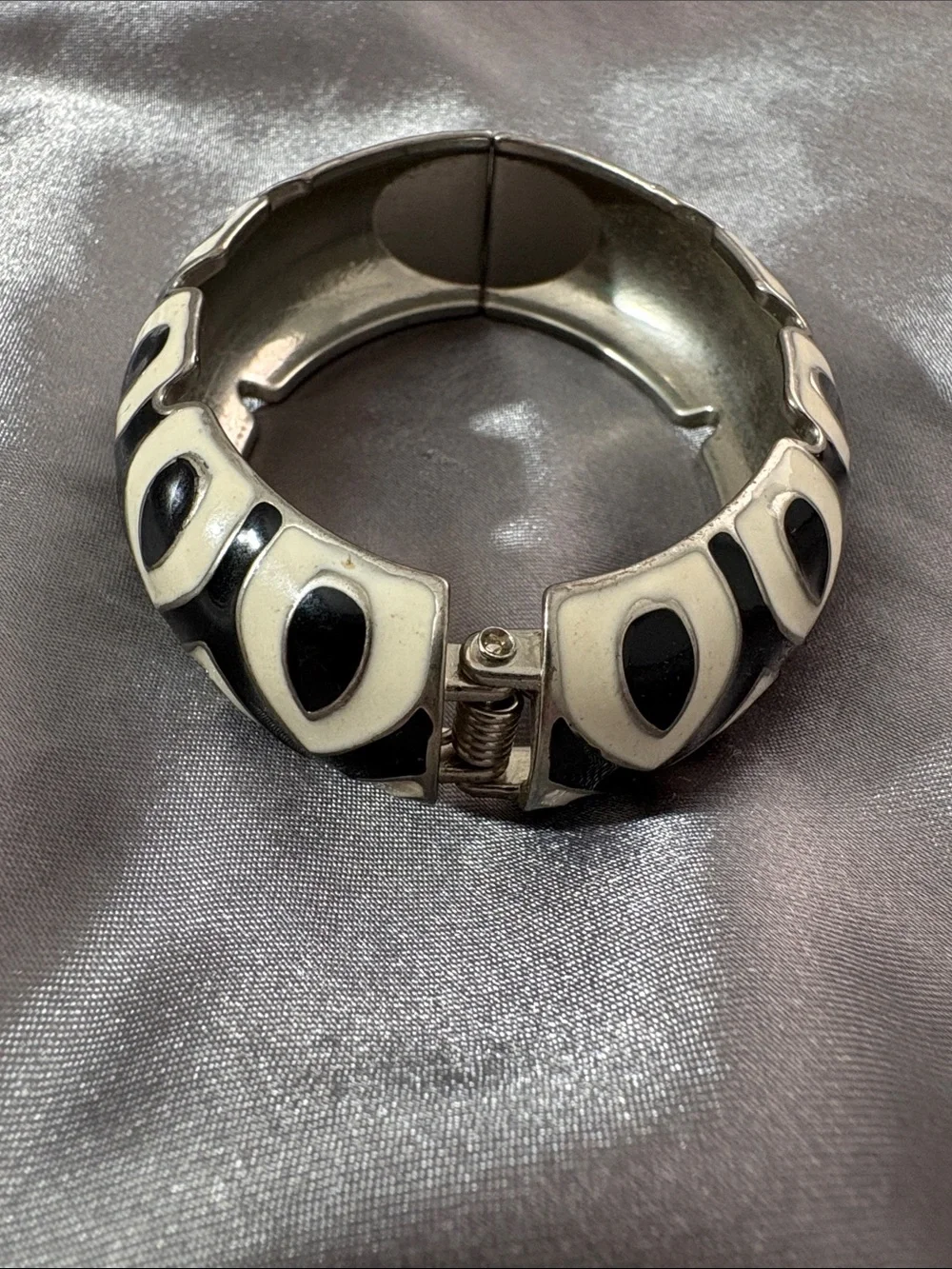 Vintage Black and White Enamel Patterned Bangle Bracelet